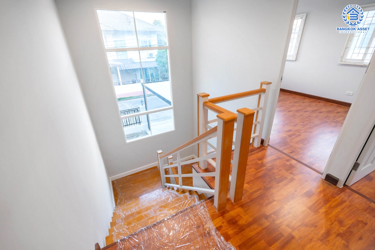 บ้านมือสองตกแต่งใหม่ ม.พฤกษาวิลเลจ11 รัตนาธิเบศร์-ราชพฤกษ์ เนื้อที่ 50 ตร.ว. ฟังก์ชั่นพร้อม 3 ห้องนอน 2 ห้องน้ำ 2 ที่จอดรถ บนทำเลศักยภาพ เข้า-ออกได้ทั้งถ.รัตนาธิเบศร์ และถ.ราชพฤกษ์ ใกล้รถไฟฟ้า "สถานีบางรักน้อยท่าอิฐ"